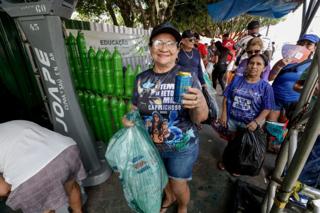 Governador Wilson Lima destaca importância do ‘Recicla, Galera’ para avanço na destinação de resíduos sólidos em Parintins 11 SECOM RECICLA GALERA FOTOS4 DIEGO PERES E ALEX PAZUELLO 1 1024x682 1
