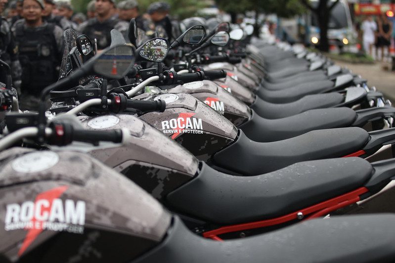 Nova frota de motocicletas da PM une tecnologia e eficiência no combate à criminalidade 9 SECOM Nova frota de motocicletas une tecnologia e eficiencia FOTO Arthur Castro