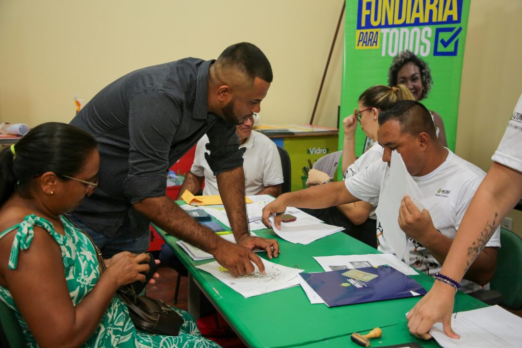 Festival de Parintins 2025: Sect faz atendimento para regularização fundiária nas comunidades São Tomé e Caburi 4 SECT PARINTINS ATENDIMENTO 1024x683 1