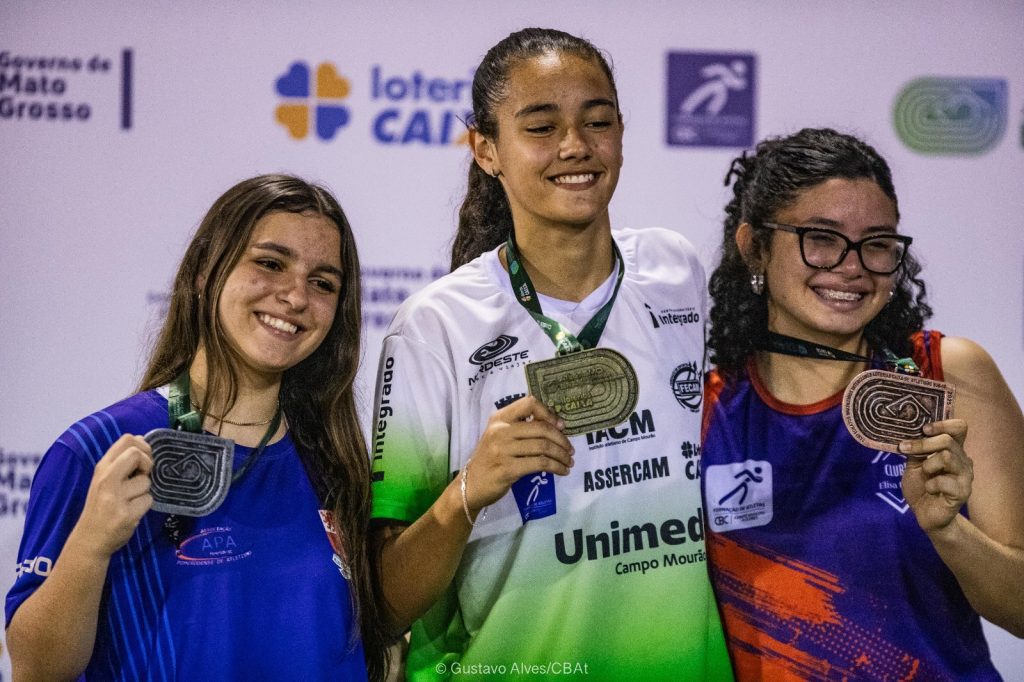 Atleta amazonense conquista ouro no Campeonato Brasileiro Sub-18 de Atletismo 11 SEDEL Maria Paula Falcao Com a Medalha de Bronze no Brasileiro de Atletismo FOTO Divulgacao Sedel 1 1024x682 1
