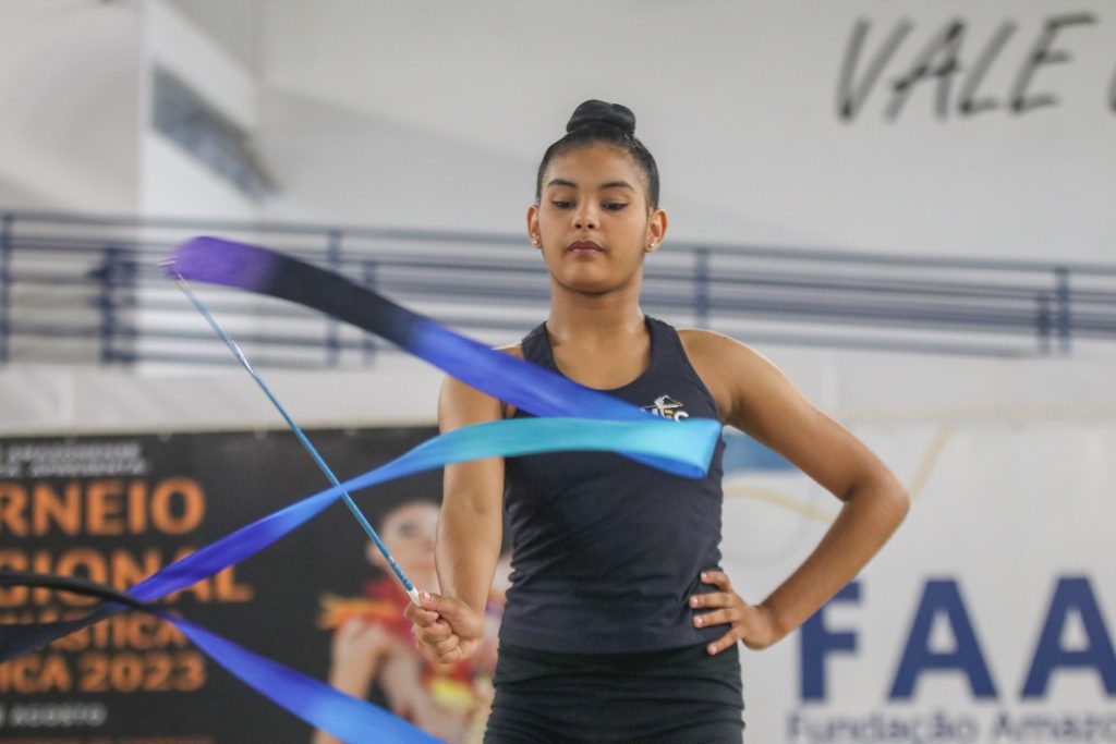 Com apoio do Governo do Amazonas, atletas participam do Campeonato Brasileiro de Ginástica Rítmica 12 SEDEL Milyanne Oliveira Treinando com Fitas FOTO Antonio Lima Secom 1024x683 1