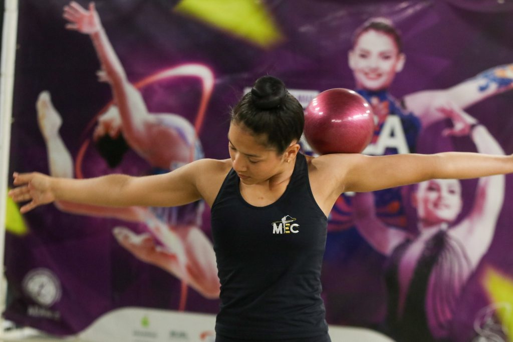 Com apoio do Governo do Amazonas, atletas participam do Campeonato Brasileiro de Ginástica Rítmica 11 SEDEL Treino de Asheley Braga com Bola FOTO Antonio Lima Secom 1024x683 1