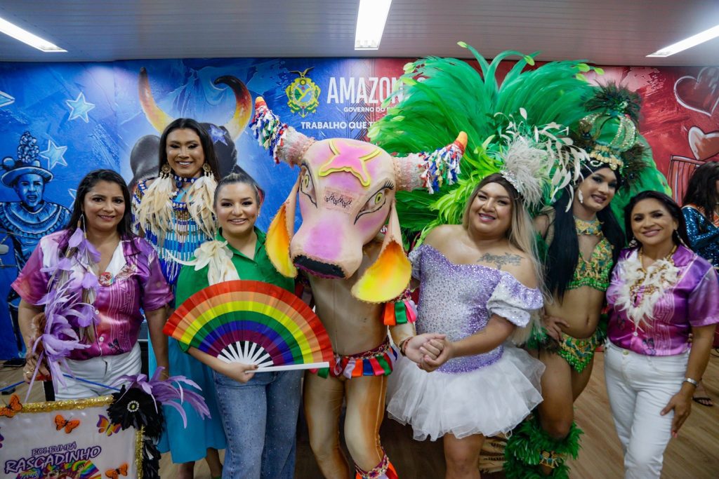 Festival de Parintins 2025: Sejusc promove Circuito do Orgulho para celebrar o Dia Internacional do Orgulho LGBTQIAPN+ 9 SEJUSC DIA DO ORGULHO PARINTINS FOTO LINCOLN FERREIRA 3 1024x683 1