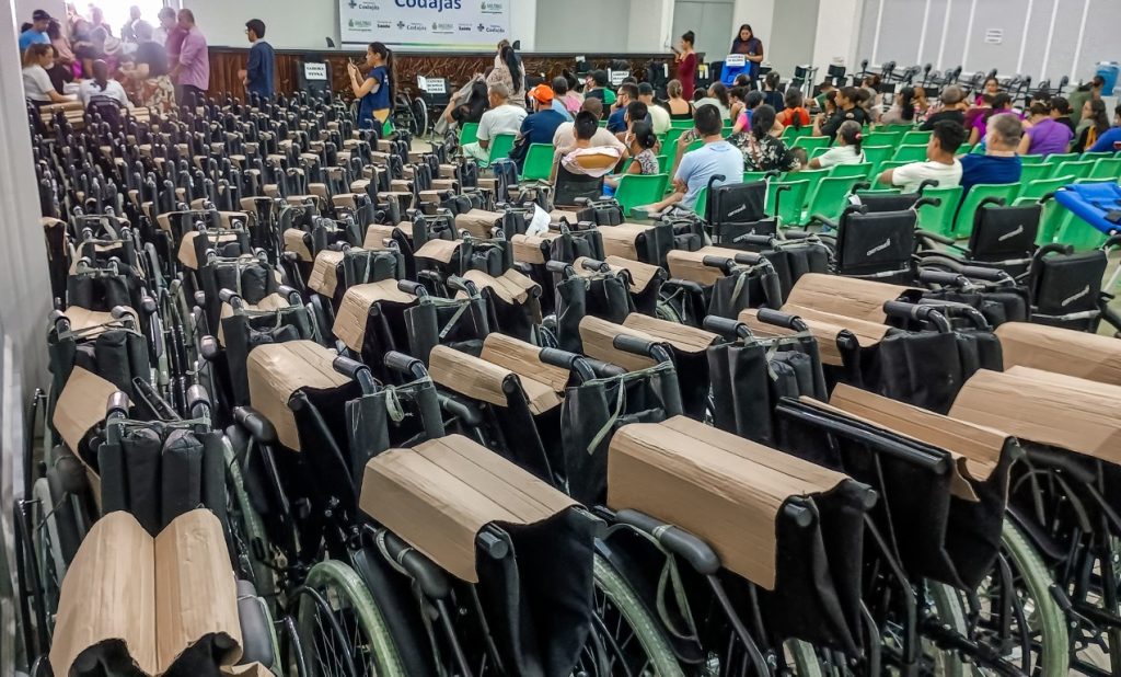 Governo do Amazonas entrega, na Policlínica Codajás, equipamentos de mobilidade e a primeira Sala de Residência da UEA 11 SES AM Equipamentos MobilidadeFoto Evandro Seixas SES AM 1 1024x618 1