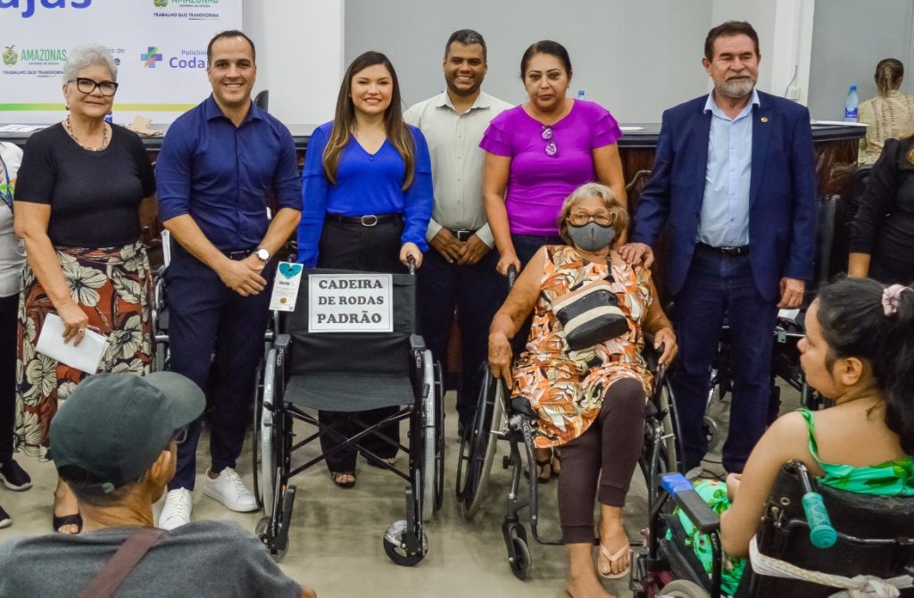 Governo do Amazonas entrega, na Policlínica Codajás, equipamentos de mobilidade e a primeira Sala de Residência da UEA 9 SES AM Equipamentos MobilidadeFoto Evandro Seixas SES AM 2 1024x670 1