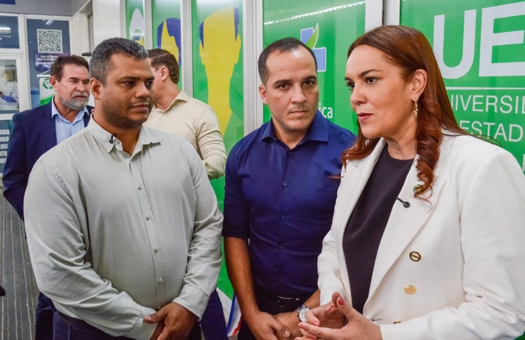 Governo do Amazonas entrega, na Policlínica Codajás, equipamentos de mobilidade e a primeira Sala de Residência da UEA 12 SES AM Sala de SaudeFoto Evandro Seixas SES AM 1024x663 1