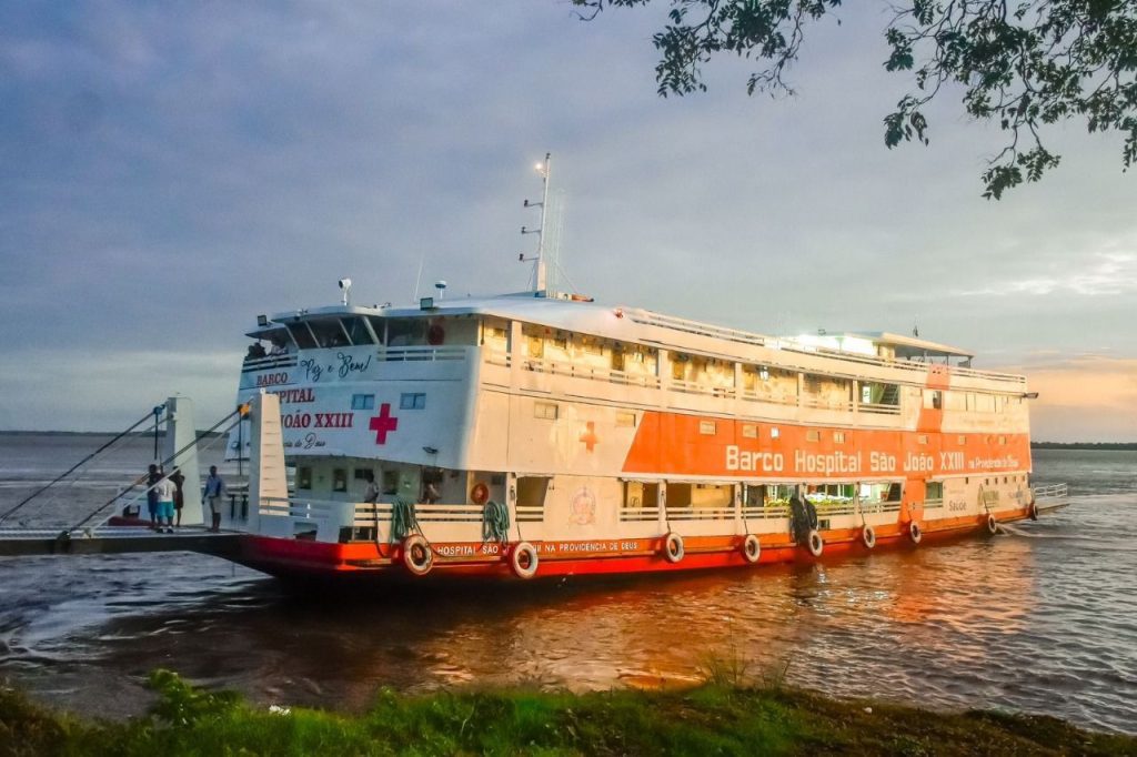 Festival de Parintins 2025: saiba onde buscar atendimento de saúde na ilha Tupinambarana 7 SES Barco Hospital Foto Evandro Seixas SES AMjpe 1024x682 1
