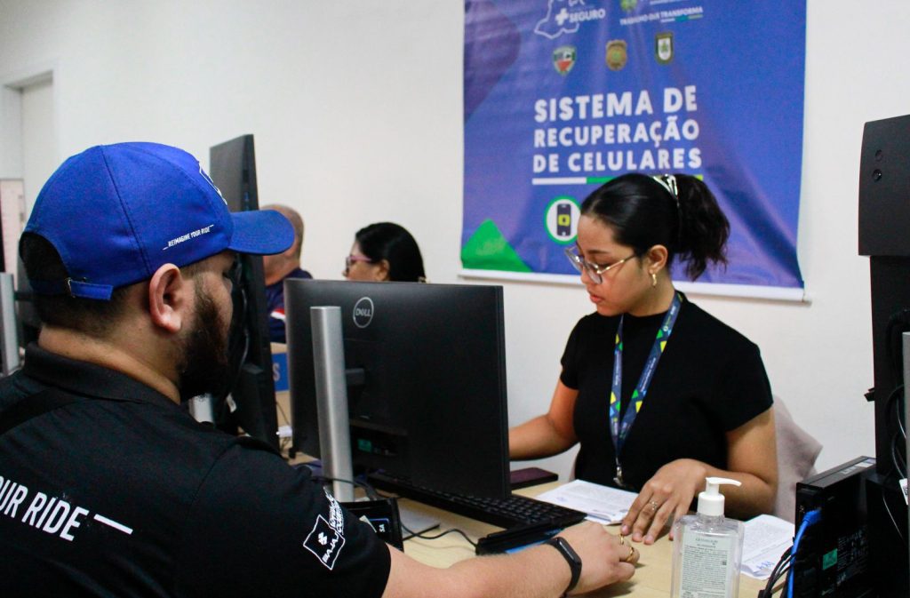 Mais de 700 celulares continuam na sede do Programa RecuperaFone para restituição 6 SSP AM RESTITUICAO CELULARES NIRC FOTOS VICTOR LEVY SSP AM 3 1024x673 1
