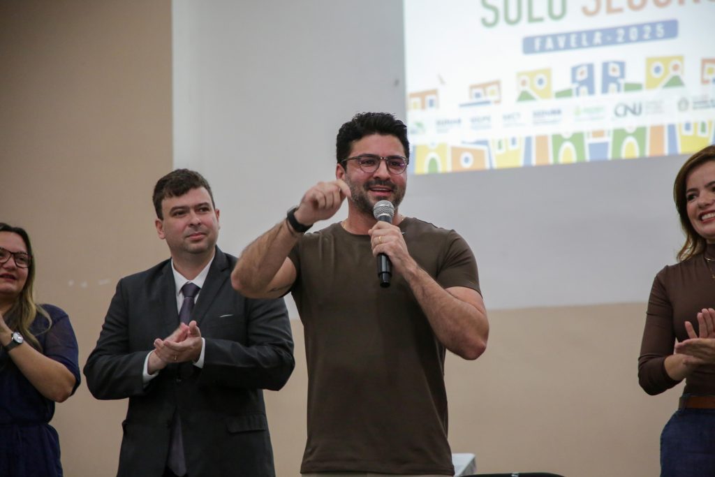 Governo do Amazonas entrega 300 títulos definitivos do Conjunto Viver Melhor 1 10 SUHAB 1 300 TITULOS Viver Melhor 1 1024x683 1