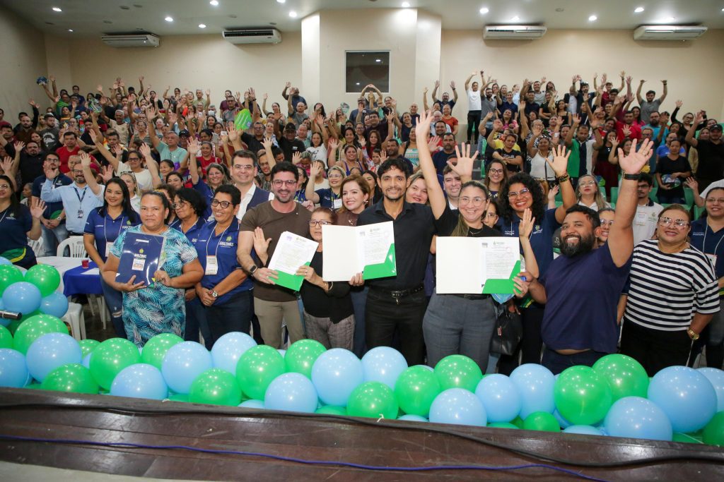 Governo do Amazonas entrega 300 títulos definitivos do Conjunto Viver Melhor 1 8 SUHAB 4 300 TITULOS Viver Melhor 1 1024x683 1