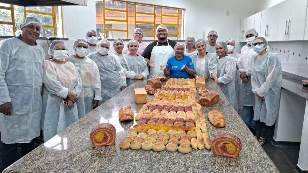 Imigrantes acolhidos pelo Governo do Amazonas recebem certificados do Projeto Padaria Artesanal 5 Seas Padaria Artesanal 2