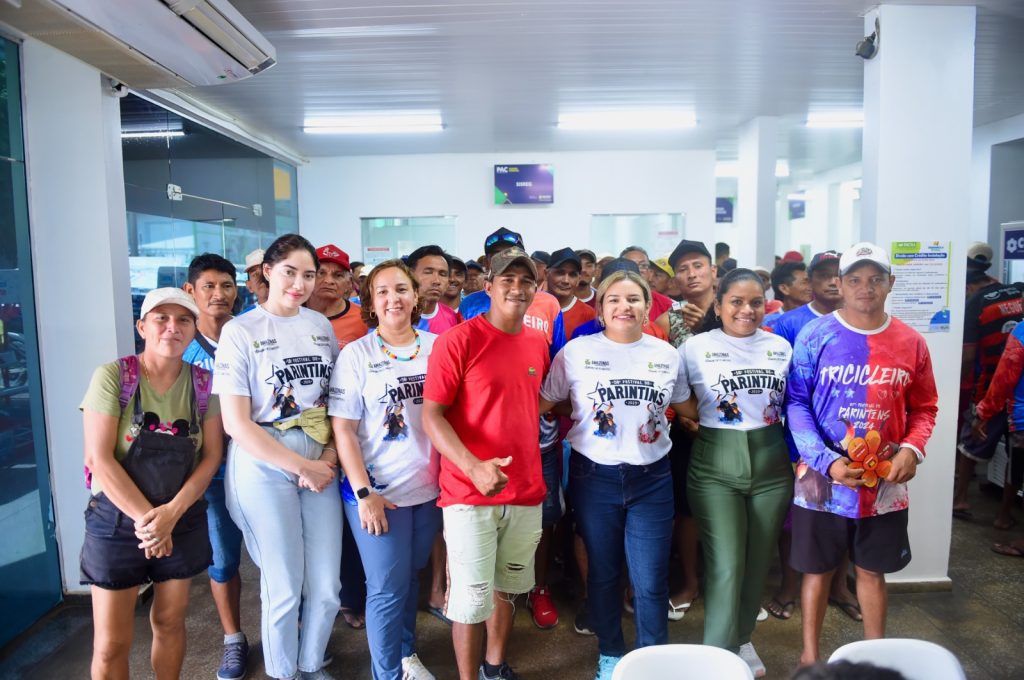 Festival de Parintins 2025: Governo do Amazonas distribui cestas de alimentos a tricicleiros da ilha 5 Sejusc Tricicleiros receberam cestas de alimentos Fotos Lincoln Ferreira 1 1024x680 1