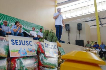Sejusc Moradores de Itacoatiara foram beneficiadoscom cestas de alimentos e kits de bebes Fotos Ygson Franca 4 1024x682 1