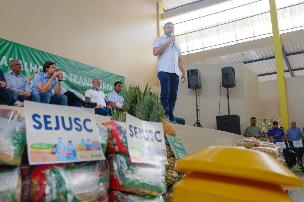 Sejusc Moradores de Itacoatiara foram beneficiadoscom cestas de alimentos e kits de bebes Fotos Ygson Franca 4 1024x682 1