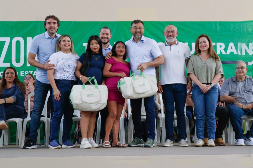 Sejusc Moradores de Itacoatiara foram beneficiadoscom cestas de alimentos e kits de bebes Fotos Ygson Franca 5 1024x682 1