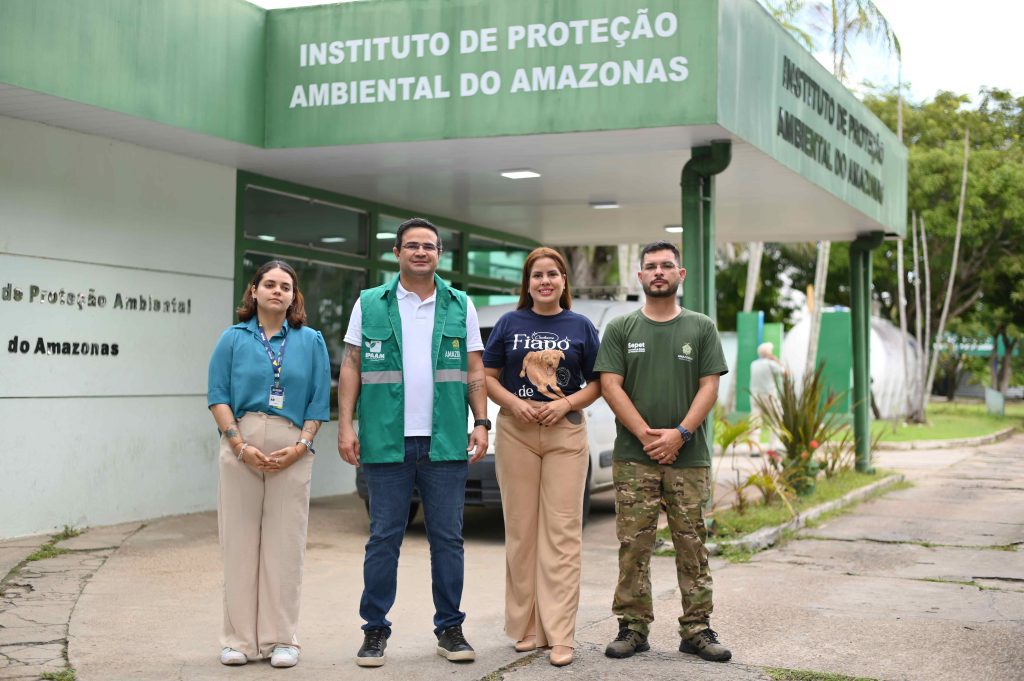 Gavião-carijó é resgatado pela Sepet e Ipaam em área próxima ao Sambódromo 5 Sepet e Ipaam durante acao integrada Foto 3 13 06 2025 1024x681 1