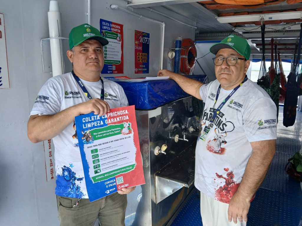 Festival de Parintins 2025: Ipaam realiza ação ambiental na Balsa Amarela para sensibilizar viajantes 7 Servidores do Ipaam durante acao na Balsa Amarela Foto 3 25 06 2025 1024x768 1