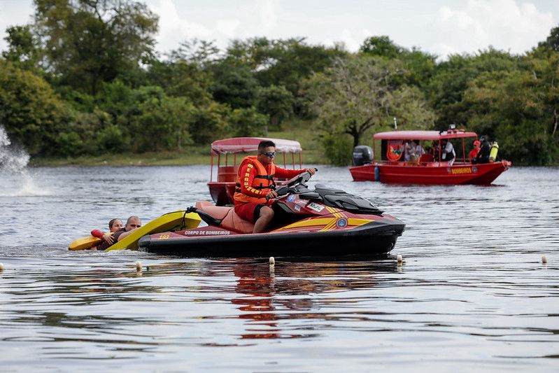 Festival de Parintins 2025: Corpo de Bombeiros realiza simulados de salvamento no bumbódromo e em balneário da Ilha 9 Simulacao Bombeiros em Parintins foto Alex Pazuello Secom 2
