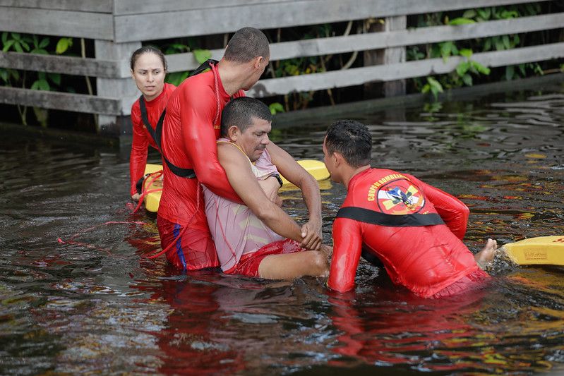 Festival de Parintins 2025: Corpo de Bombeiros realiza simulados de salvamento no bumbódromo e em balneário da Ilha 10 Simulacao Bombeiros em Parintins foto Alex Pazuello Secom 3