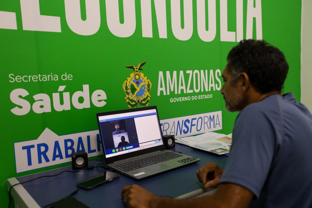 Governador Wilson Lima inaugura serviço de Telessaúde em Parintins e amplia rede de saúde digital no Baixo Amazonas 10 Teleconsulta Boa Vista do Ramos Valdemir dos Santos Foto Mauro Neto Secom 2 1024x683 1