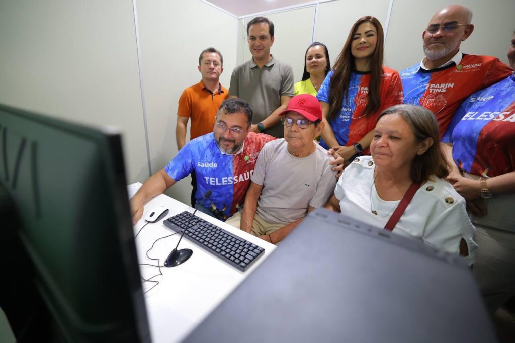 Governador Wilson Lima inaugura serviço de Telessaúde em Parintins e amplia rede de saúde digital no Baixo Amazonas 12 Teleconsulta Parintins Foto Diego Peres Secom 2 1024x682 1