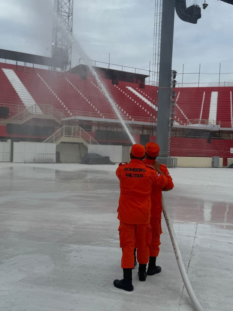 Festival de Parintins 2025: Corpo de Bombeiros vistoria sistemas de incêndio e evacuação de pessoas e libera o Bumbódromo para as apresentações dos bois 5 Vistoria Bombeiros no Bumbodromo Foto CBMAM 2 768x1024 1