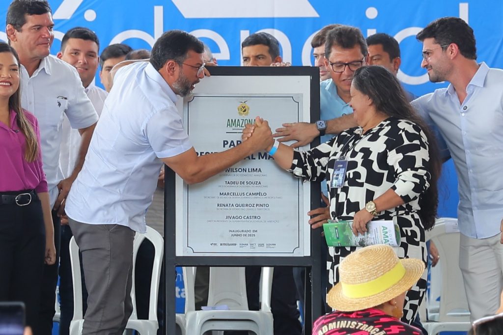 Governador Wilson Lima entrega novo residencial do Prosamin+ para famílias que viviam em áreas de risco 12 WhatsApp Image 2025 06 02 at 143748 1024x682 1