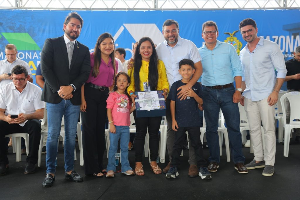 Governador Wilson Lima entrega novo residencial do Prosamin+ para famílias que viviam em áreas de risco 15 WhatsApp Image 2025 06 02 at 143808 1 1 1024x682 1