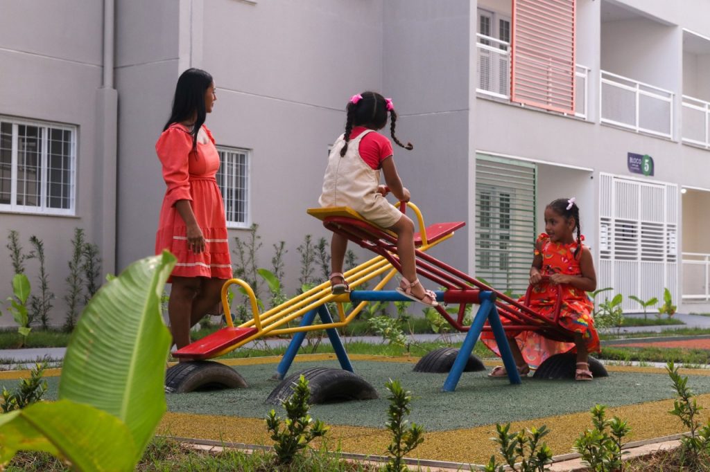 Governador Wilson Lima entrega novo residencial do Prosamin+ para famílias que viviam em áreas de risco 14 WhatsApp Image 2025 06 02 at 143808 1024x682 1