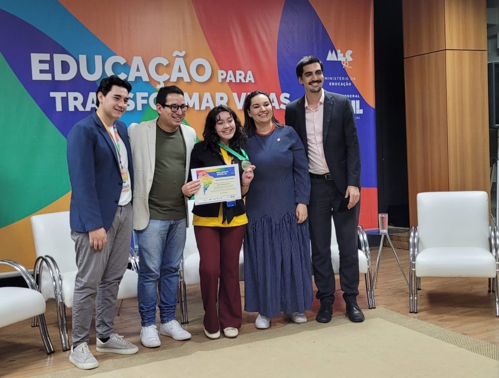 Estudante da rede estadual é selecionada para etapa internacional do Parlamento Juvenil do Mercosul 8 WhatsApp Image 2025 06 03 at 170522 1 1024x776 1