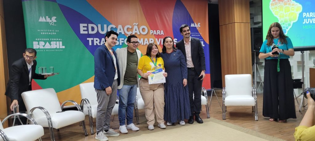 Estudante da rede estadual é selecionada para etapa internacional do Parlamento Juvenil do Mercosul 10 WhatsApp Image 2025 06 03 at 170523 1 1024x461 1