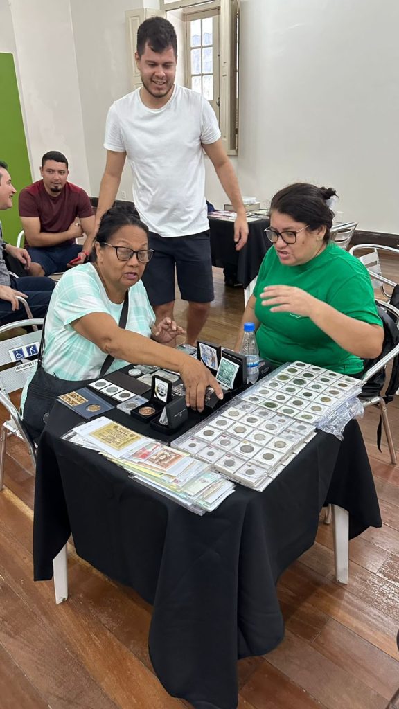 Colecionismo e história: Museu de Numismática reúne colecionadores de moedas em exposição gratuita no domingo 6 WhatsApp Image 2025 06 13 at 135848 576x1024 1