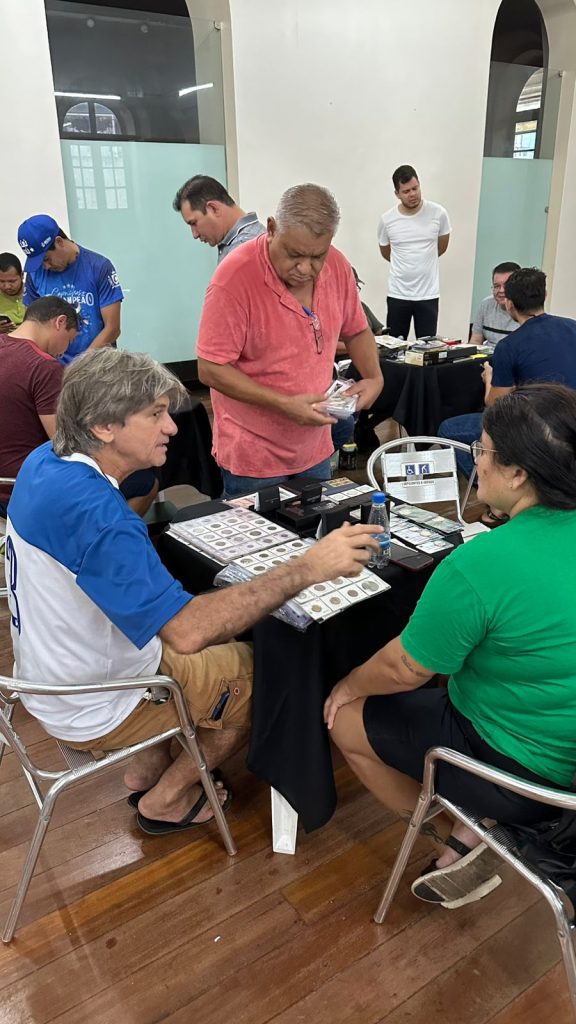 Colecionismo e história: Museu de Numismática reúne colecionadores de moedas em exposição gratuita no domingo 7 WhatsApp Image 2025 06 13 at 135849 576x1024 1