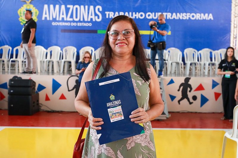 “Agora posso dizer que a casa é minha”, diz moradora da zona norte ao receber título definitivo de propriedade do Governo do Amazonas 6 WhatsApp Image 2025 06 13 at 162246 1 1