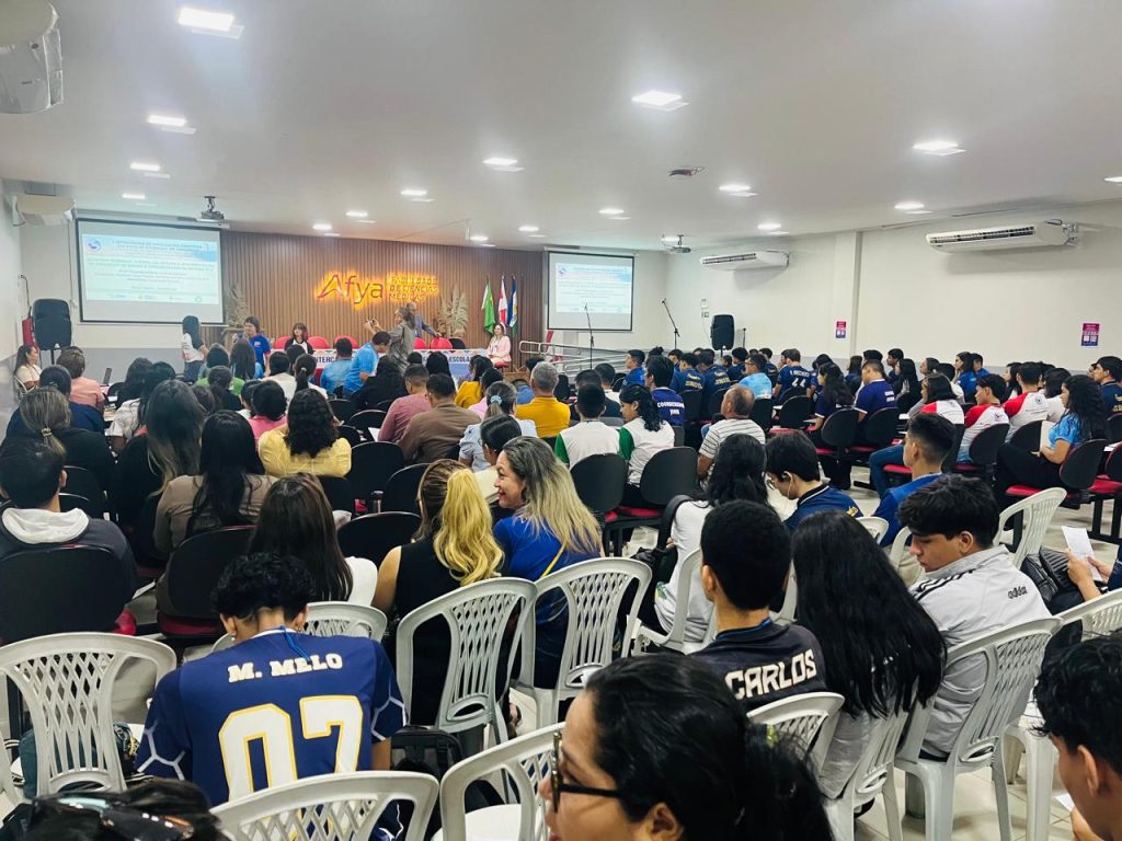 Com apoio do Governo do Amazonas, escolas públicas no interior recebem Intercâmbio de Divulgação Científica 7 WhatsApp Image 2025 06 16 at 105603 1024x768 1