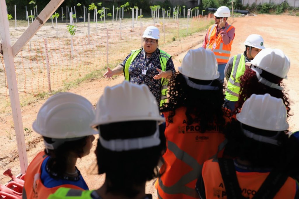 Mês do Meio Ambiente: UGPE leva estudantes para conhecer projeto de reflorestamento do Prosamin+ 11 WhatsApp Image 2025 06 16 at 161924 1024x683 1