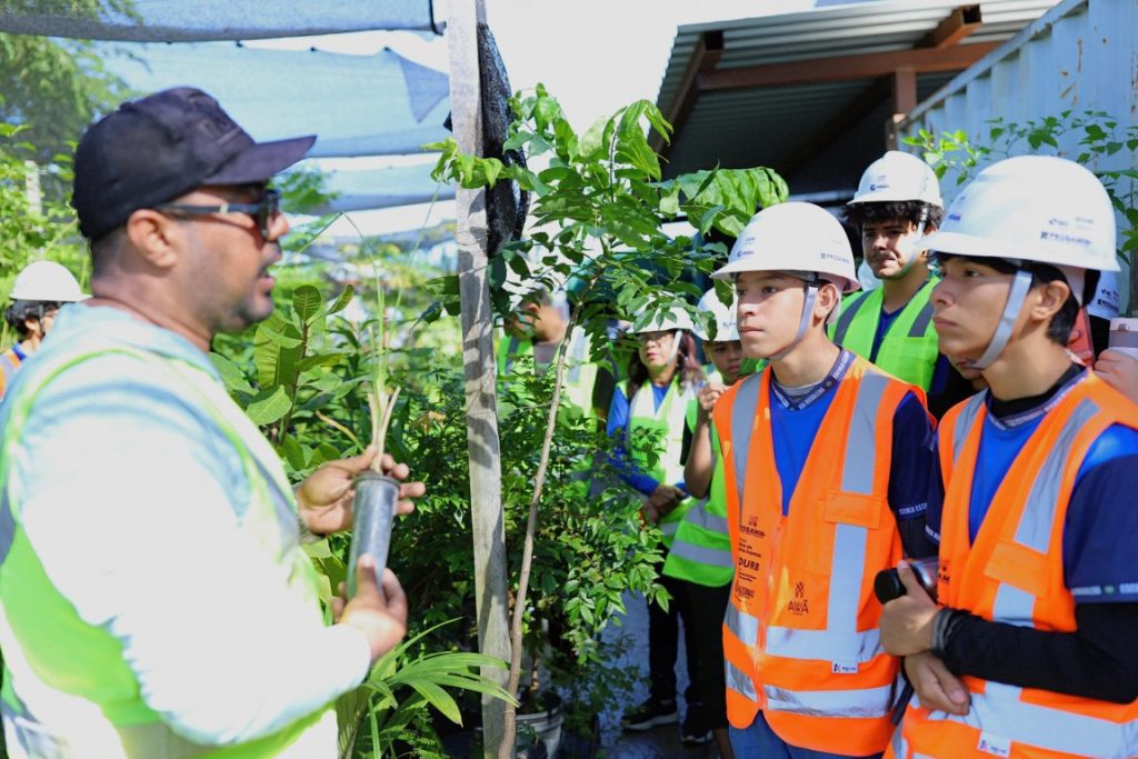 Mês do Meio Ambiente: UGPE leva estudantes para conhecer projeto de reflorestamento do Prosamin+ 12 WhatsApp Image 2025 06 16 at 161928 1024x683 1