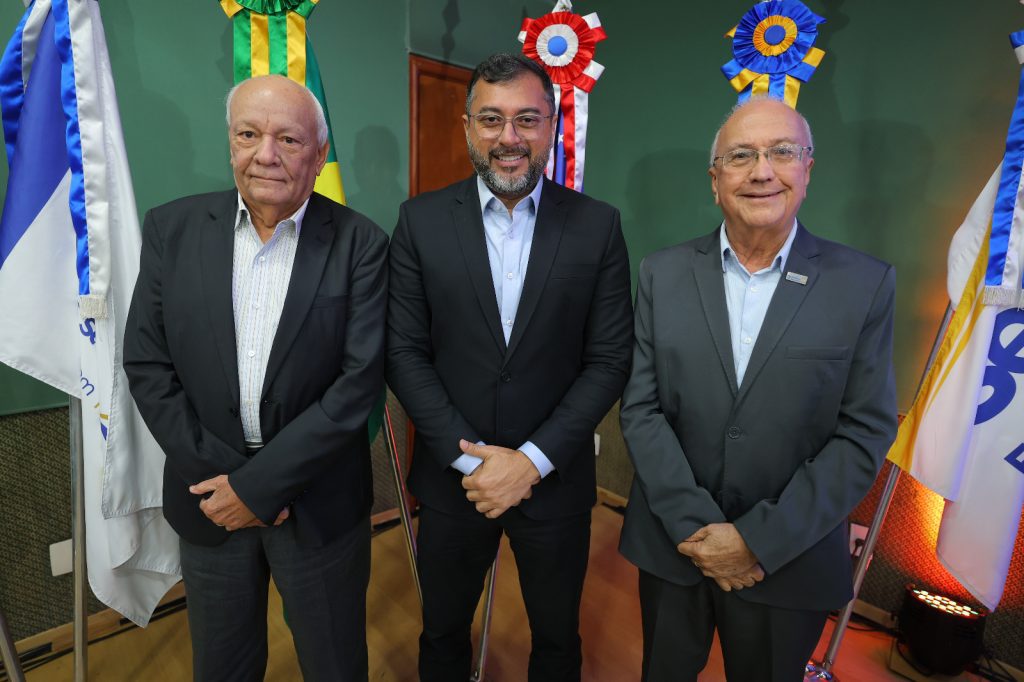Governador destaca apoio ao comércio durante estiagem e reforça injeção de R$ 1,5 bilhão na economia com pagamento do 13º 11 WhatsApp Image 2025 06 16 at 163904 1024x682 1