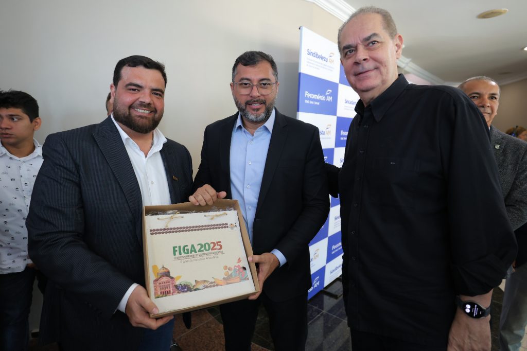 Governador destaca apoio ao comércio durante estiagem e reforça injeção de R$ 1,5 bilhão na economia com pagamento do 13º 10 WhatsApp Image 2025 06 16 at 163906 1024x682 1