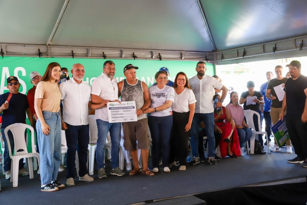 Em Parintins e Boa Vista do Ramos, Governo do Amazonas concede R$ 676,1 mil em crédito rural 8 WhatsApp Image 2025 06 23 at 134545 1 1024x682 1