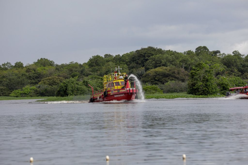 Festival de Parintins: Pela primeira vez, embarcação de combate a incêndio reforça segurança do transporte fluvial 6 cc9b91ec 510c 424b 9416 cf89f4a3d8dd 1024x682 1