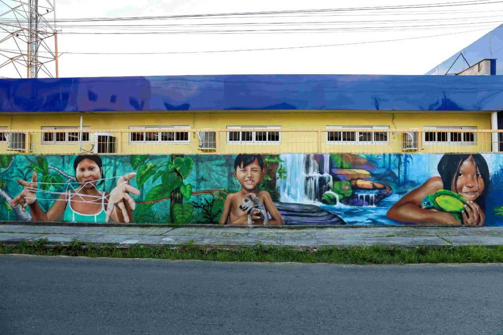 Festival de Parintins 2025: Pinturas do projeto Galeria Cidade Aberta chegam à fase final 12 denis 1024x682 1