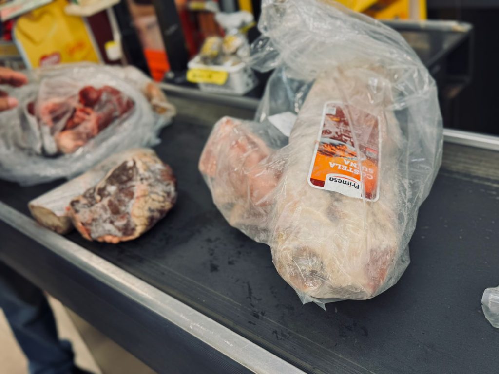 Procon-AM apreende 25 kg de alimentos impróprios em fiscalização em Manaus 10 fiscalizacao procon supermercado 003 1024x768 1