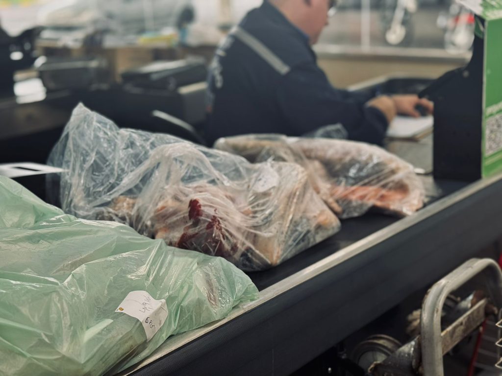 Procon-AM apreende 25 kg de alimentos impróprios em fiscalização em Manaus 11 fiscalizacao procon supermercado 006 1024x768 1