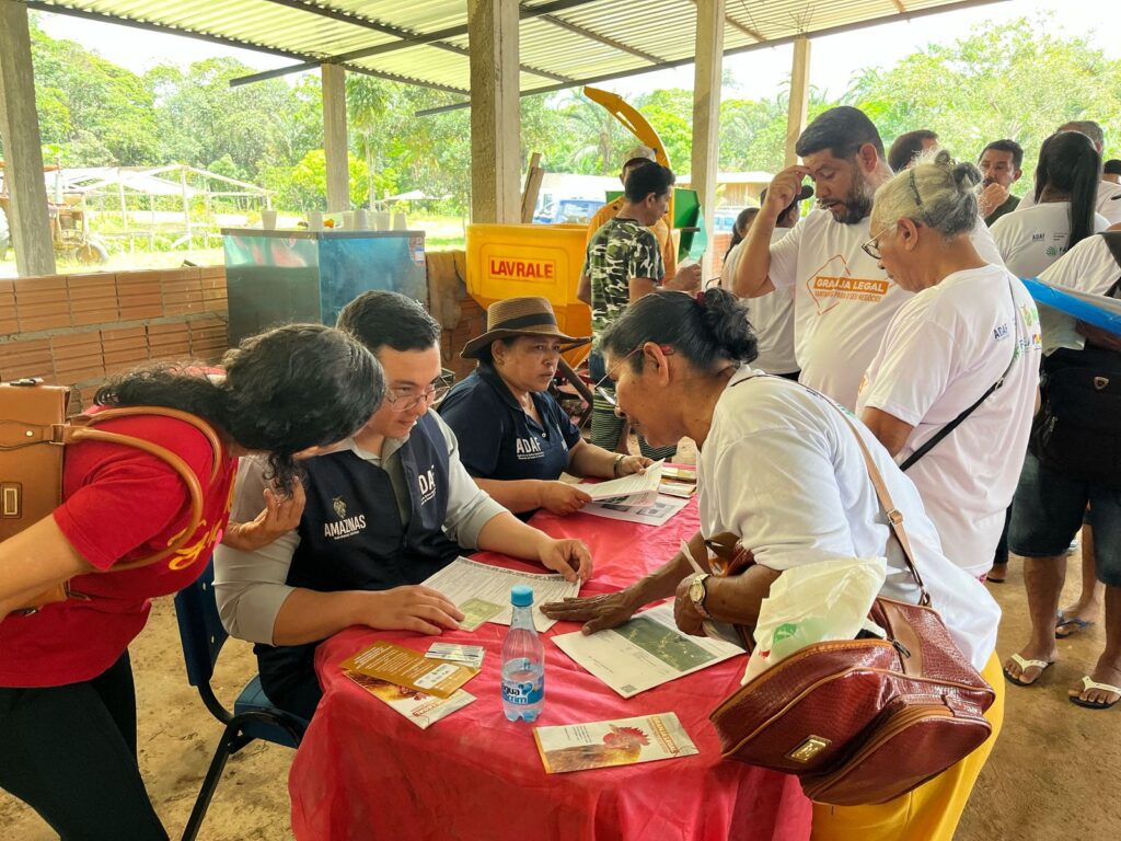 Adaf leva informação e serviços em ação itinerante à zona rural de Manaus Informe Manaus ADAF01 ACAO ITINERANTE