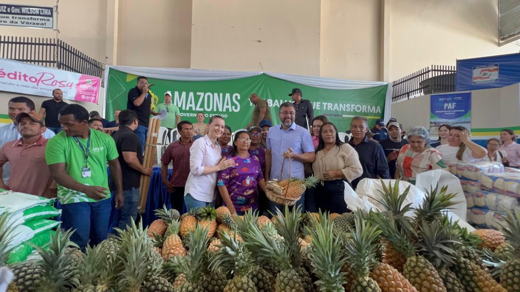 ADS formaliza contrato do Preme e realiza entregas para impulsionar a produção rural em Careiro da Várzea Informe Manaus ADS entregas para impulsionar a producao rural de Careiro da Varzea Foto Divulgacao ADS 1 1024x576 1