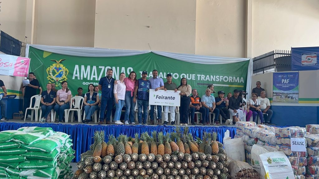 ADS formaliza contrato do Preme e realiza entregas para impulsionar a produção rural em Careiro da Várzea Informe Manaus ADS entregas para impulsionar a producao rural de Careiro da Varzea Foto Divulgacao ADS 2 1024x576 1