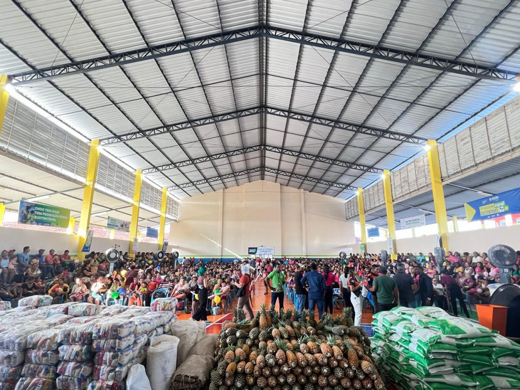 ADS formaliza contrato do Preme e realiza entregas para impulsionar a produção rural em Careiro da Várzea Informe Manaus ADS entregas para impulsionar a producao rural de Careiro da Varzea Foto Divulgacao ADS 3 1024x768 1