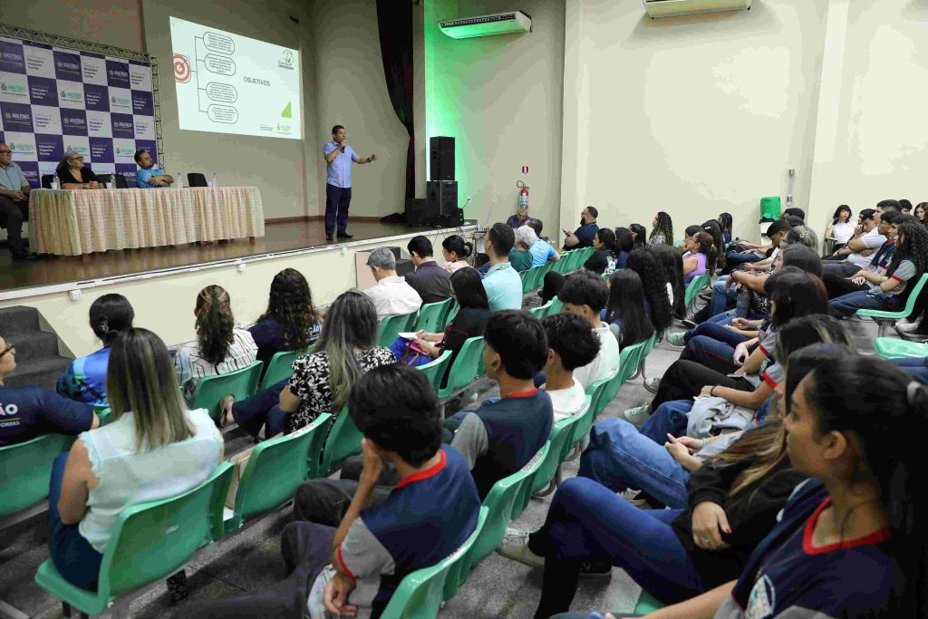 Secretaria de Educação dá início a mais uma edição do programa ‘Eu na Universidade’ Informe Manaus Educacao Universidade Foto Euzivaldo Queiroz 1024x683 1