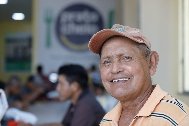 ‘Eu acho muito bom esse programa’, diz beneficiária do Programa Prato Cheio no interior Informe Manaus Eu acho muito bom esse programa diz beneficiaria do Programa Prato Cheio no interior Beneficiario Jofre Nascimento Foto Arthur Castro Secom 5